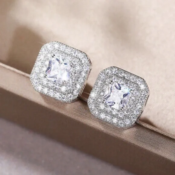 NWT DIAMOND LUXURY Sterling silver Stud Earrings - Picture 2 of 4